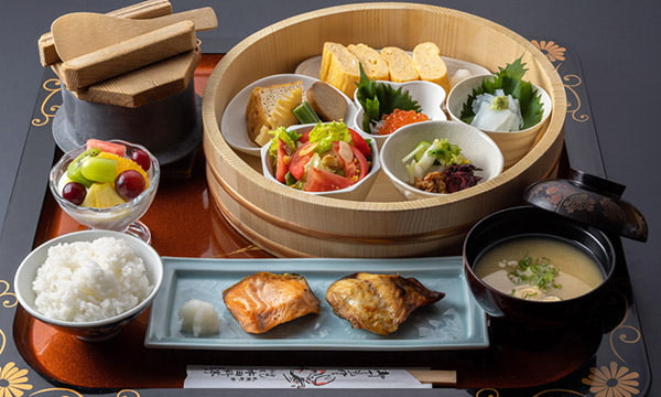 A Japanese-style set meal served with HONDA specialty, charcoal-grilled fish